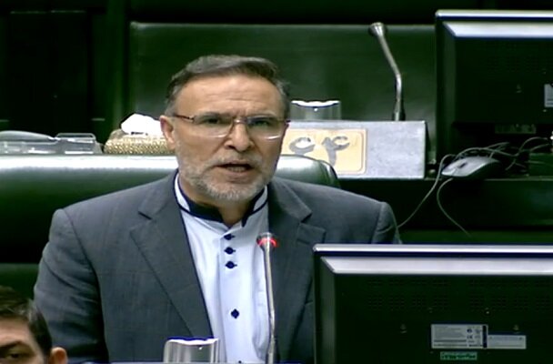 آریایی‌نژاد: مسئولان در اتاق شیشه‌ای کار کنند